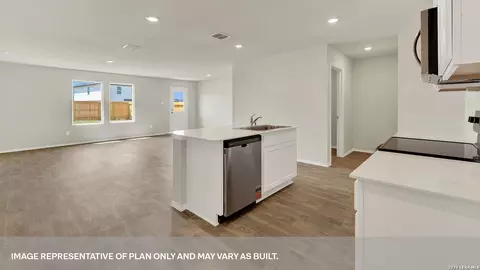 Kitchen - 2113 Windflower Ln, Luling, TX 78648 photo 4 of 4