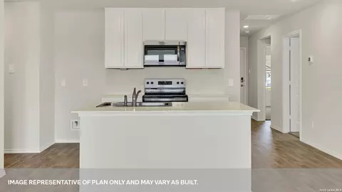Kitchen - 2113 Windflower Ln, Luling, TX 78648 photo 2 of 4