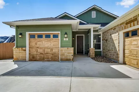 225 Iron Gate, Pleasanton, TX 78064