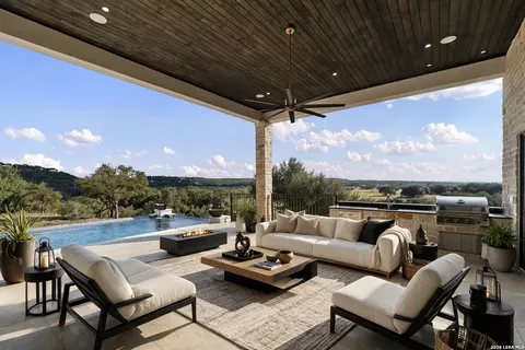2018 Paradise Pkwy, Canyon Lake, TX 78133