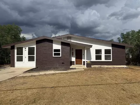 606 E Langley Blvd, Universal City, TX 78148