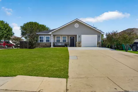 515 Indian Xing, Jourdanton, TX 78026