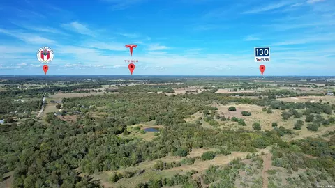 812 Fox Ln, Lockhart, TX 78644