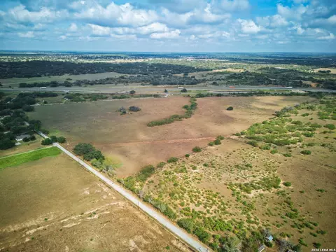 000 Cr 7611, Devine, TX 78016 photo 5