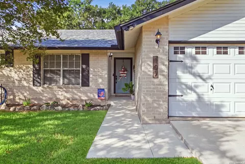 107 Summer Breeze, Castroville, TX 78009