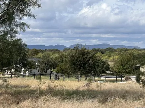 118 Samantha Ln, Kingsland, TX 78639