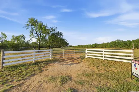 1415 Vaness, Poteet, TX 78065