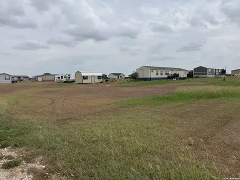 2141 County Road 430, Pleasanton, TX 78064