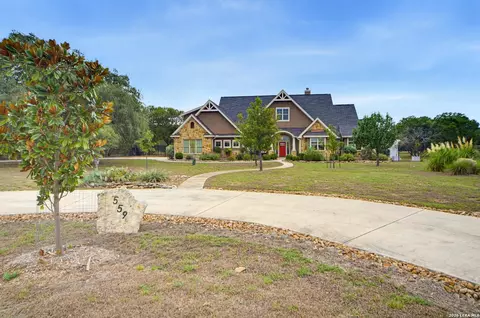 559 Vaquero Dr, Pipe Creek, TX 78063