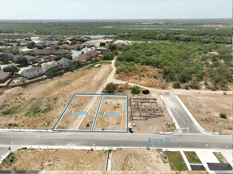 714 Encinal Dr, Eagle Pass, TX 78852 photo 2