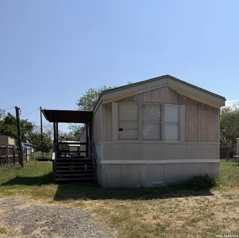 1606 The Lane St, Pleasanton, TX 78064