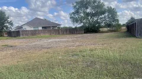 616 Cadena, Kenedy, TX 78119 photo 3