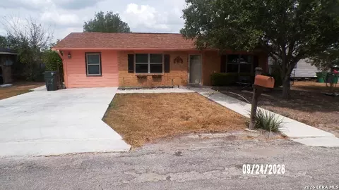 114 W Mesquite St, Karnes City, TX 78118