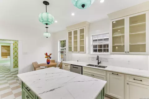 318 Devine, San Antonio, TX 78210