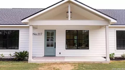 117 Cemetery Rd, Charlotte, TX 78011