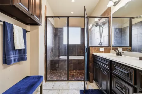 Bath - 3966 Bogie Way, Converse, TX 78109 photo 2 of 4