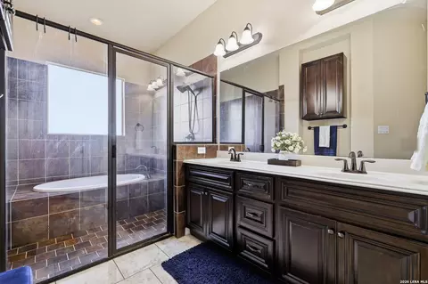Bath - 3966 Bogie Way, Converse, TX 78109 photo 1 of 4