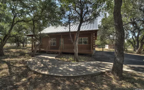 171 Bud Danner Dr, Leakey, TX 78873