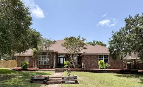 806 Mesquite, Karnes City, TX 78118