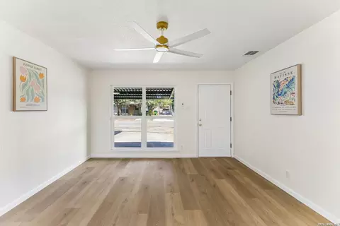 914 Dodic St, San Antonio, TX 78221