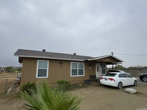 Exterior - 865 Ranchitos Rd, Eagle Pass, TX 78852 photo 2 of 3