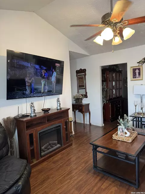 Living - 865 Ranchitos Rd, Eagle Pass, TX 78852 photo 1 of 2