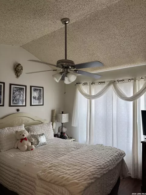 Bedroom - 865 Ranchitos Rd, Eagle Pass, TX 78852 photo 4 of 4