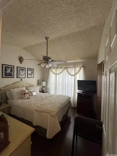 Bedroom - 865 Ranchitos Rd, Eagle Pass, TX 78852 photo 1 of 4