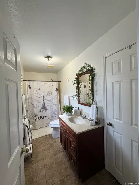 Bath - 865 Ranchitos Rd, Eagle Pass, TX 78852 photo 1 of 1