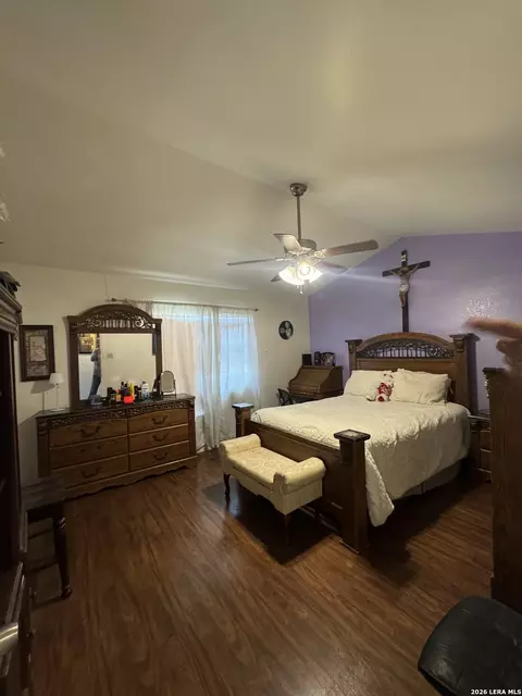 Bedroom - 865 Ranchitos Rd, Eagle Pass, TX 78852 photo 3 of 4