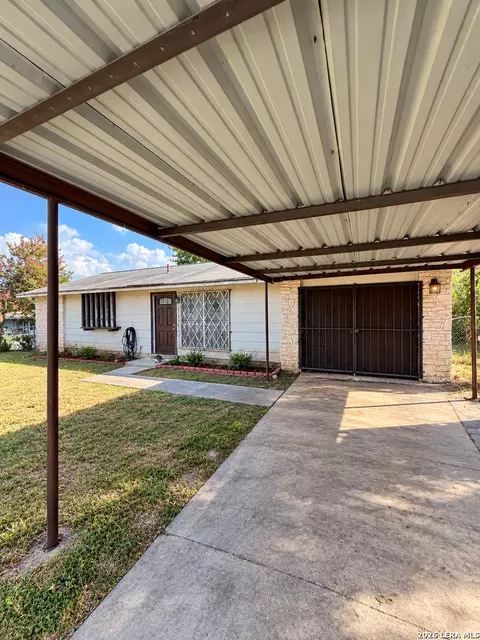 6202 Trail Valley Dr, San Antonio, TX 78242