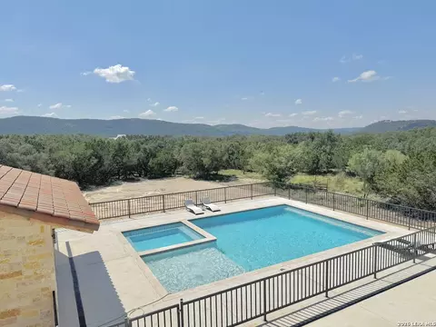 1747 Mountain Valley Dr, Concan, TX 78838