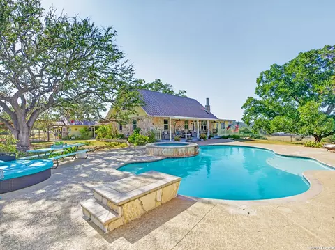 3320 Privilege Creek Rd, Pipe Creek, TX 78063