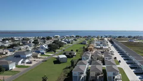 107 Wakatobi Dr, Rockport, TX 78382