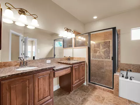 Bath - 16021 Ethans Xing, Lytle, TX 78052 photo 2 of 4