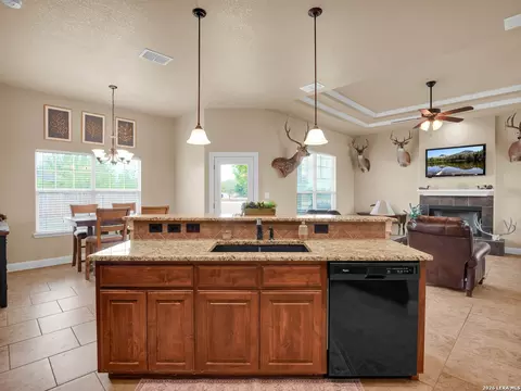 Kitchen - 16021 Ethans Xing, Lytle, TX 78052 photo 1 of 4
