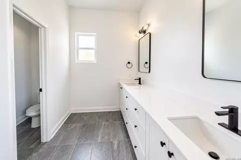 Bath - 5164 Comanche Dr, Temple, TX 76502 photo 2 of 4