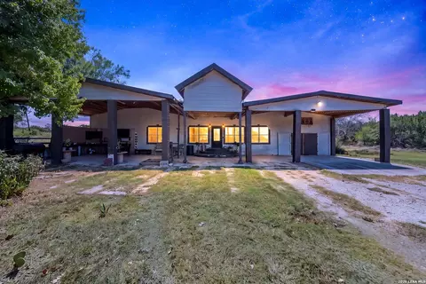 751 Deer Forest Dr, Pipe Creek, TX 78063