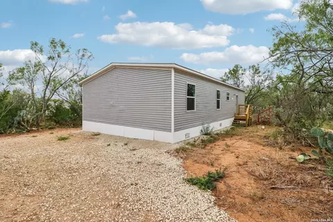 Exterior - 172 County Road 2667, Devine, TX 78016 photo 6 of 9