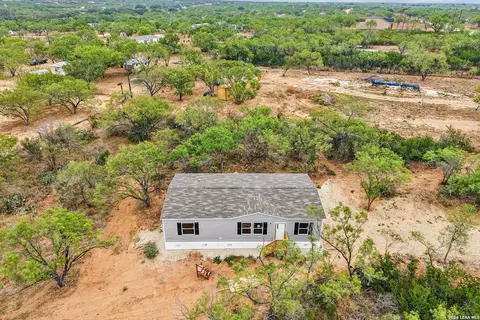 View/Area - 172 County Road 2667, Devine, TX 78016 photo 9 of 10
