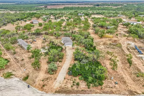 View/Area - 172 County Road 2667, Devine, TX 78016 photo 7 of 10