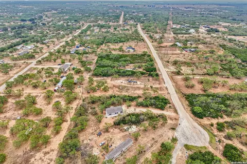 View/Area - 172 County Road 2667, Devine, TX 78016 photo 2 of 10