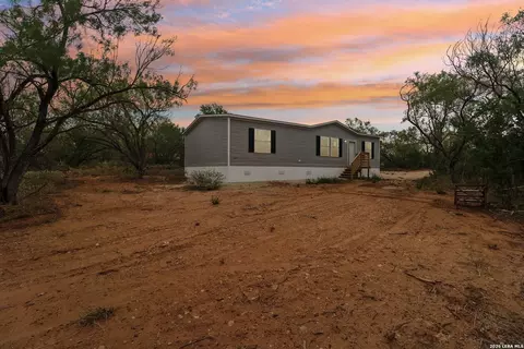 Exterior - 172 County Road 2667, Devine, TX 78016 photo 3 of 9