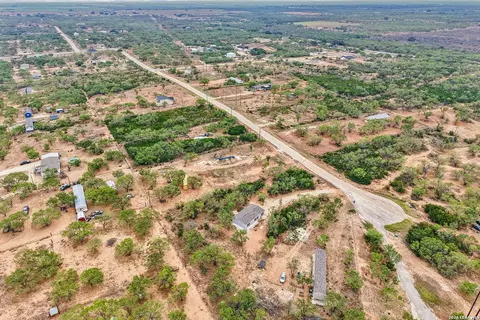 View/Area - 172 County Road 2667, Devine, TX 78016 photo 3 of 10