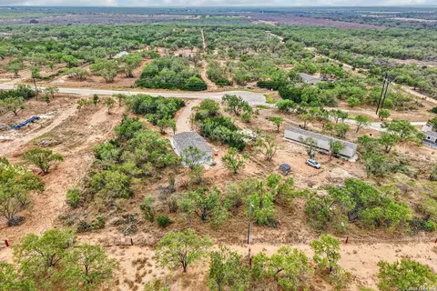 View/Area - 172 County Road 2667, Devine, TX 78016 photo 4 of 10