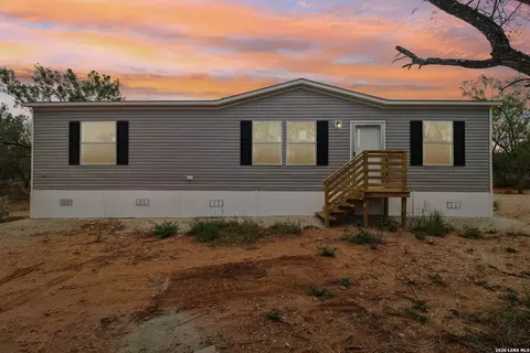 Exterior - 172 County Road 2667, Devine, TX 78016 photo 4 of 9