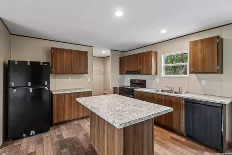 Kitchen - 172 County Road 2667, Devine, TX 78016 photo 2 of 3