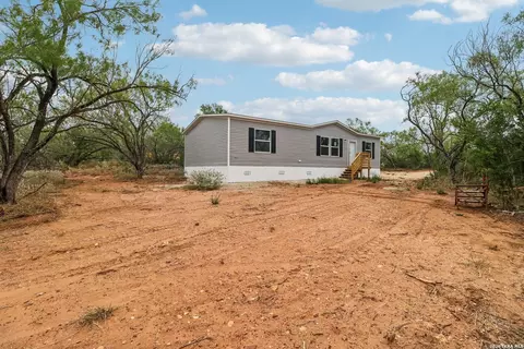 Exterior - 172 County Road 2667, Devine, TX 78016 photo 8 of 9