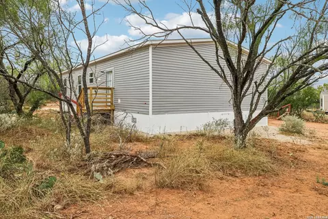 Exterior - 172 County Road 2667, Devine, TX 78016 photo 7 of 9