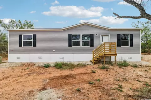 Exterior - 172 County Road 2667, Devine, TX 78016 photo 5 of 9